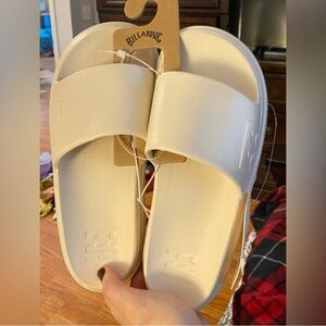 Brand New - Size 8 Billabong Cream Slide Platform Sandals